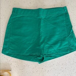 Vibrant Green High-Waisted Skorts with Sleek Silhouette